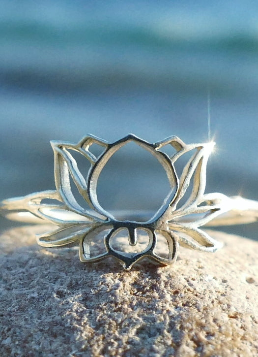 Delicate silver Lotas flower ring